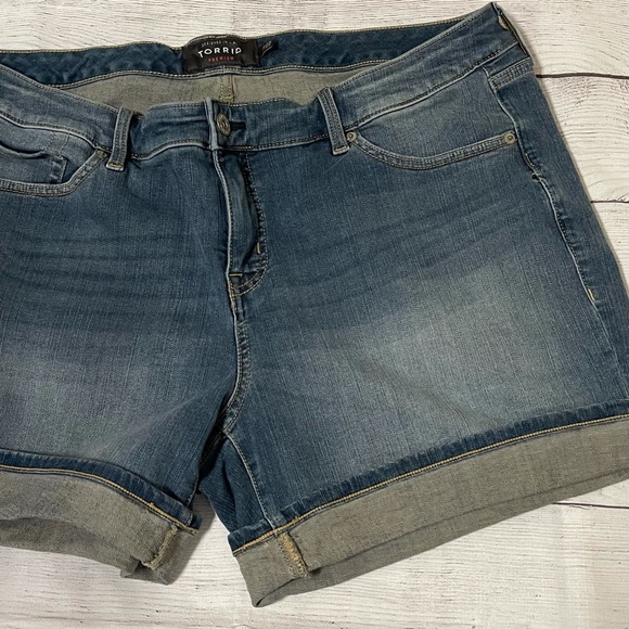 Torrid cuffed shorts - Picture 12 of 12